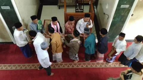 Eid al-Adha at the mosque Video stock 169860473