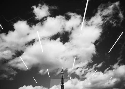 Eifel tower and clouds that can be seen through the reflection of a window of a Foto stock