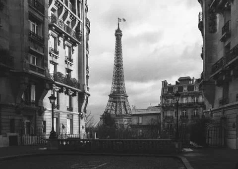 The eifel tower in Paris from a tiny street Stock Photos