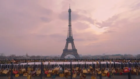 Eiffe lTower Change Focus Snow locks In Foreground Time laps Stock Footage 271670203