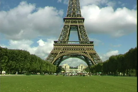 Eiffel Grounds-tilts Stock Footage 817376