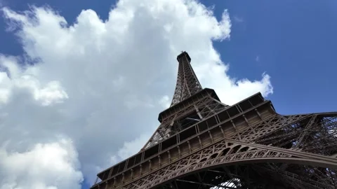 The Eiffel Towe Champ de Mars in Paris, France. Vídeos de archivo 323188866