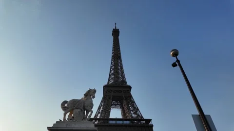 The Eiffel Towe Champ de Mars in Paris, France. Vídeos de archivo 323188904