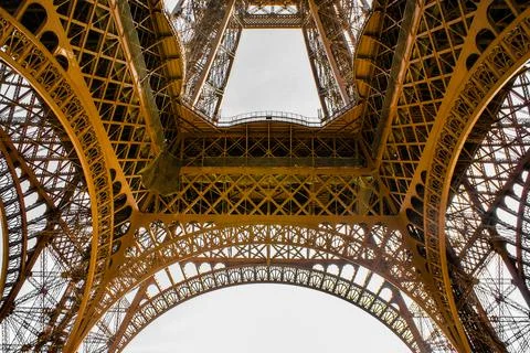 The Eiffel Tower and blue sky (Paris, France) Foto stock