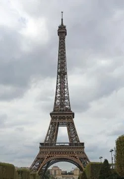 Eiffel Tower and cloudy sky in Paris France Stockfoto's