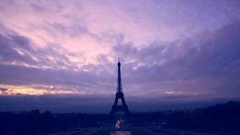 Eiffel Tower and the Dawn of Paris Vídeos de archivo 332450276