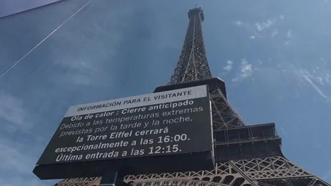 Eiffel Tower and major Paris museums shorten opening hours amid heatwave, París, Stock Footage 339300772