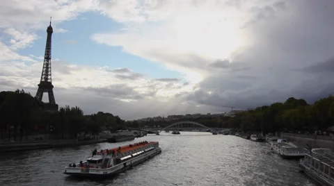 Eiffel Tower. Bad weather Vidéo 35074746