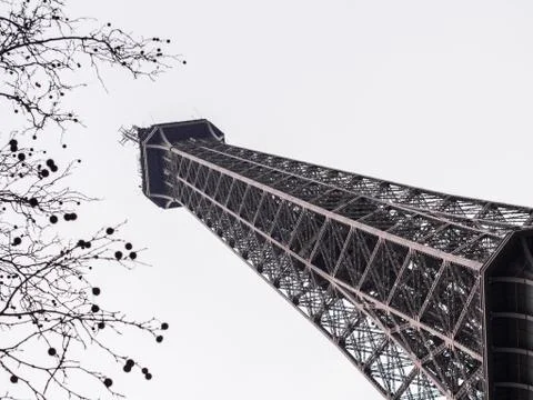 Eiffel Tower from below in winter Foto stock