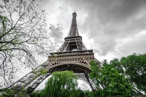 The Eiffel Tower bottom view over dark clouds Fotos Stock