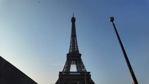 The Eiffel Tower,  Champ de Mars in Paris, France. Vidéo 323188901