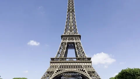 Eiffel Tower from Champ de Mars in Paris, France on a clear spring day 動画素材 337196710