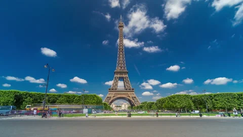 Eiffel Tower on Champs de Mars in Paris timelapse hyperlapse, France Video stock 143392310