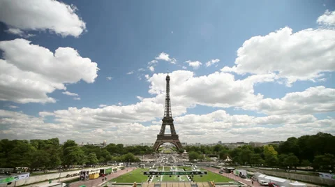 Eiffel Tower on a Cloudy Blue Sky Day Stockbeeldmateriaal 36132671