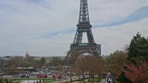 Eiffel Tower Day medium tilt up Video stock 124409584
