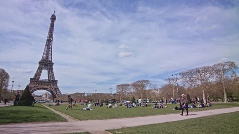 Eiffel Tower Day pan left Video stock 124413267
