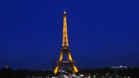 Eiffel Tower at Dusk Vidéo 140127661