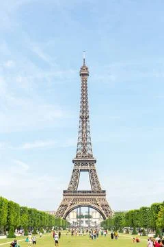 Eiffel Tower Eiffel Tower with blue sky from garden, Paris France Copyrigh... Foto stock