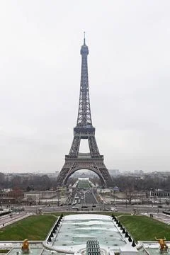 Eiffel tower Eiffel tower most famous Paris landmark symbol at winter day ... Stockfoto's