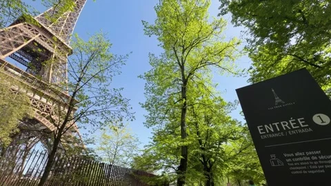 Eiffel Tower entrance queue with tourist family and security sign in Paris Stock Footage 334107094