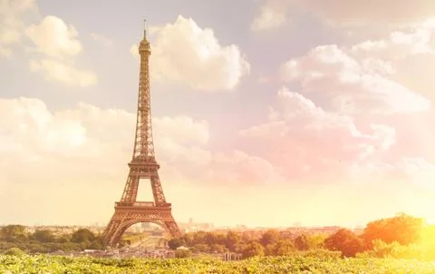 Eiffel tower on the evening. Fotos Stock
