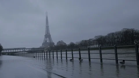 The eiffel tower 스톡 동영상 87344278