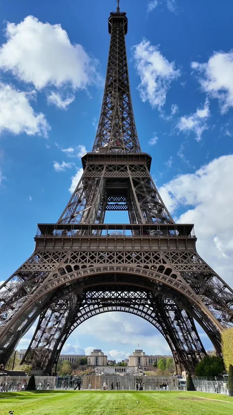 Eiffel Tower Framed by Trees Under a Dynamic Cloudy Sky Vidéo 332602109