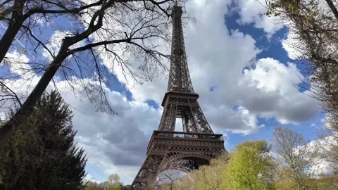Eiffel Tower Framed by Trees Under a Dynamic Cloudy Sky Vidéo 332602114