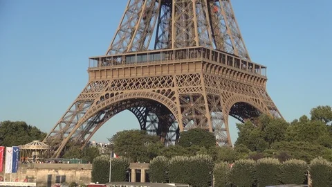 Eiffel Tower Image Impressive Metallic Structure from Paris City Stockbeeldmateriaal 104816491
