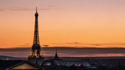 The Eiffel Tower at an incredibly nice and colorful sunset at midnight in autumn Video stock 98772948