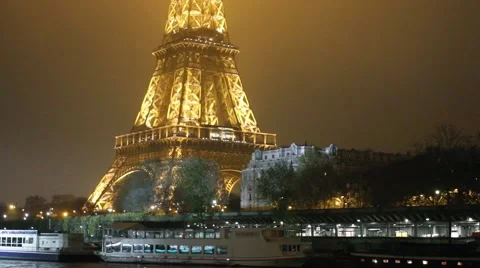 Eiffel Tower Light Performance Show. Stockbeeldmateriaal 57729043
