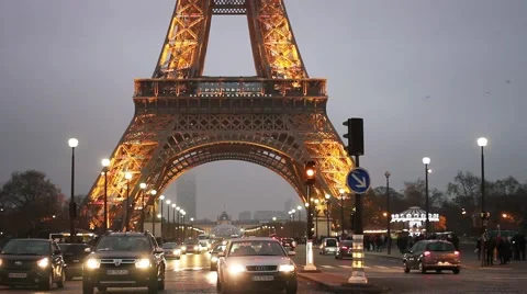 Eiffel Tower Light Performance Show. Stockbeeldmateriaal 57732211