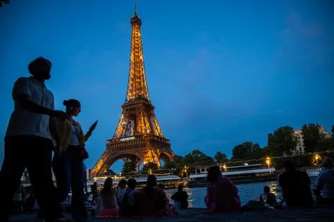 Eiffel Tower lights a message to support Paris, France - 30 May 2025 Stock Photos