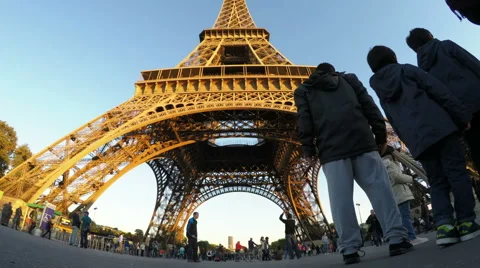 Eiffel Tower panning timelapse (Editorial) Video stock 56637404