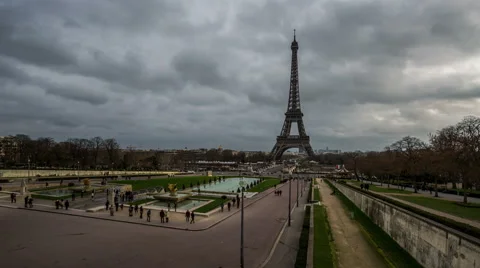 Eiffel tower in paris with cloudy sky - timelapse Video stock 45863071