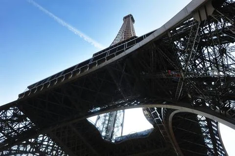 Eiffel tower in paris at day Eiffel Tower in Paris against a dramatic blue... Foto stock
