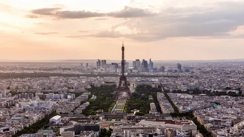 Eiffel tower &amp; Paris downtown time lapse Stockbeeldmateriaal 119030141