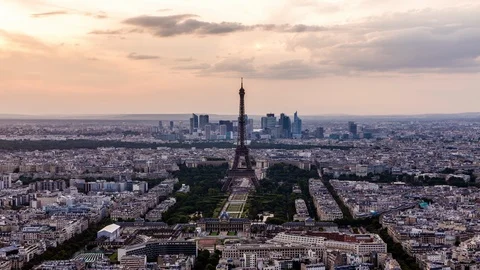 Eiffel tower &amp; Paris downtown time lapse 스톡 동영상 119030194