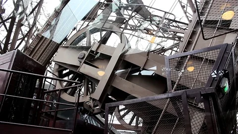 Eiffel Tower in Paris - Engine of the Elevator Видео 91826807