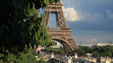 Eiffel Tower in Paris Stockbeeldmateriaal 121150942