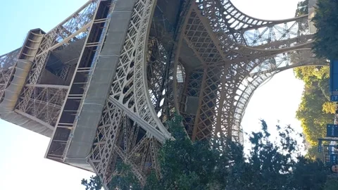Eiffel Tower in Paris Stock-Footage 228910348