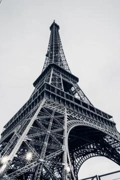 The Eiffel Tower in Paris. Stockfoto's
