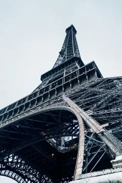 The Eiffel Tower in Paris. Stockfoto's