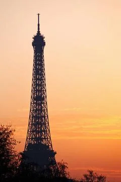 Eiffel tower in Paris on sunset eiffel tower in Paris on yellow sunset Cop... Stock-Fotos