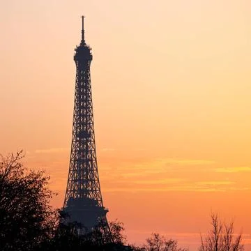 Eiffel tower in Paris on sunset eiffel tower in Paris on yellow sunset Cop... Stock-Fotos