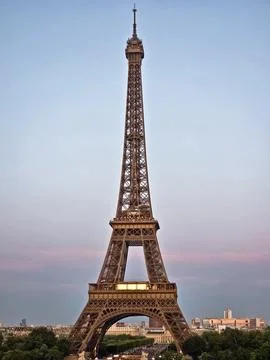Eiffel Tower in Paris at Sunset Foto stock