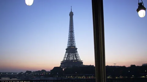 Eiffel Tower Pont de Bir-Hakeim, Pont de Passy Paris, France 4K Stock Video Stockbeeldmateriaal 45345810