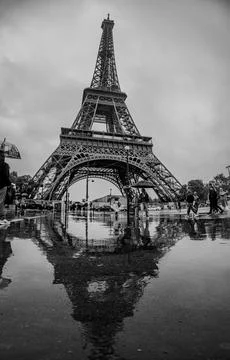 The Eiffel Tower reflects in a puddle on a rainy day in Paris, France. 库存照片