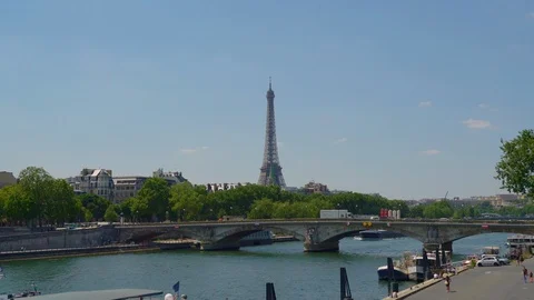 The Eiffel tower seen from the Pont (bridge) Alexandre III 스톡 동영상 112033183