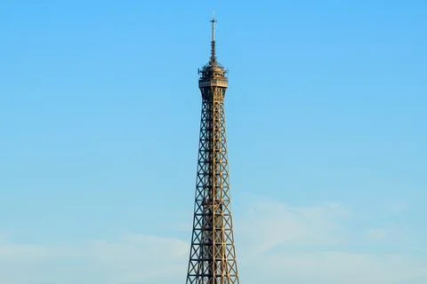 Eiffel Tower summit against clear blue sky Fotos de archivo